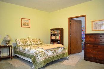 Lazy T Ranch Guest House แมนฮัตตัน ภายนอก รูปภาพ