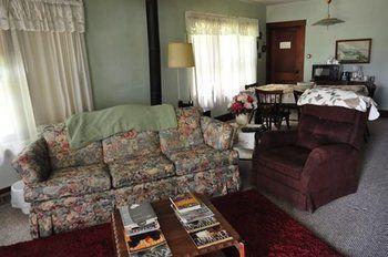 Lazy T Ranch Guest House แมนฮัตตัน ภายนอก รูปภาพ