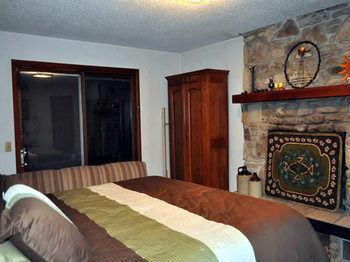 Lazy T Ranch Guest House แมนฮัตตัน ภายนอก รูปภาพ