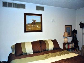 Lazy T Ranch Guest House แมนฮัตตัน ภายนอก รูปภาพ